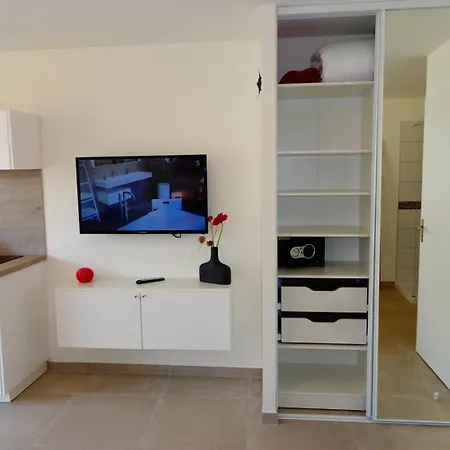 Gentleman - Heliopolis D 84 - Luxe - 2 Personnes * Agde